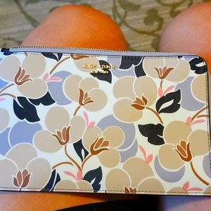 Like new kate spade wallet